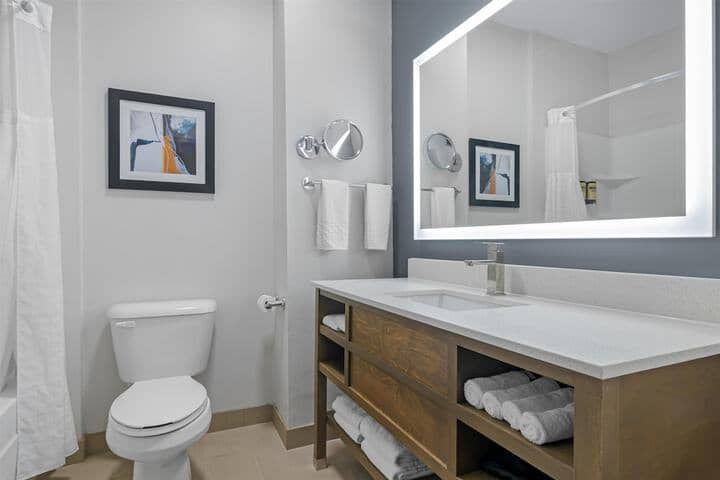 Room 32 of 51